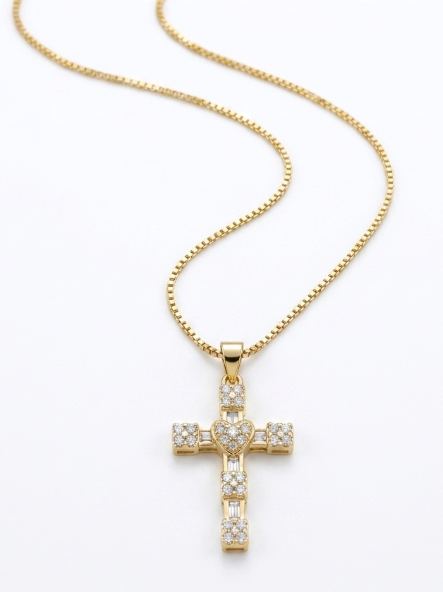CADENA CRUCIFIJO ✝️ - ACERO INOXIDABLE CON BAÑO DE ORO 18K