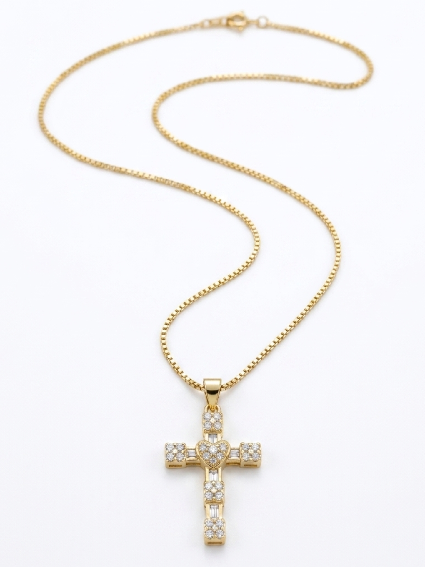 CADENA CRUCIFIJO ✝️ - ACERO INOXIDABLE CON BAÑO DE ORO 18K