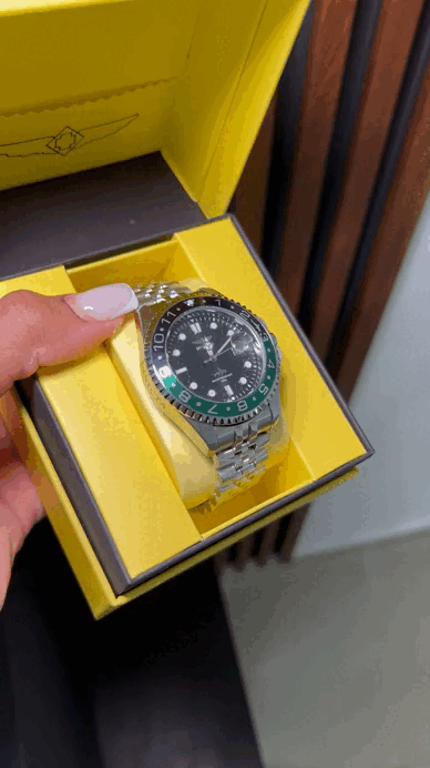 RELOJ INVICTA PARA HOMBRE - BLACK AND GREEN